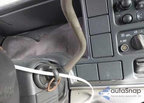 1997 GMC Suburban 2500 Sl z USA, uszkodzony, nr VIN 3GKGC26J2VG527496